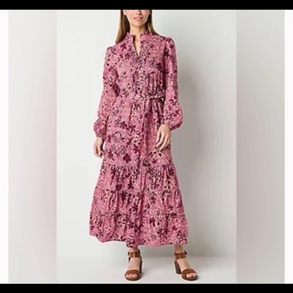 NWT Ryegrass Long Sleeve Belted Floral Maxi Dress
Size Small - Picture 5 of 12